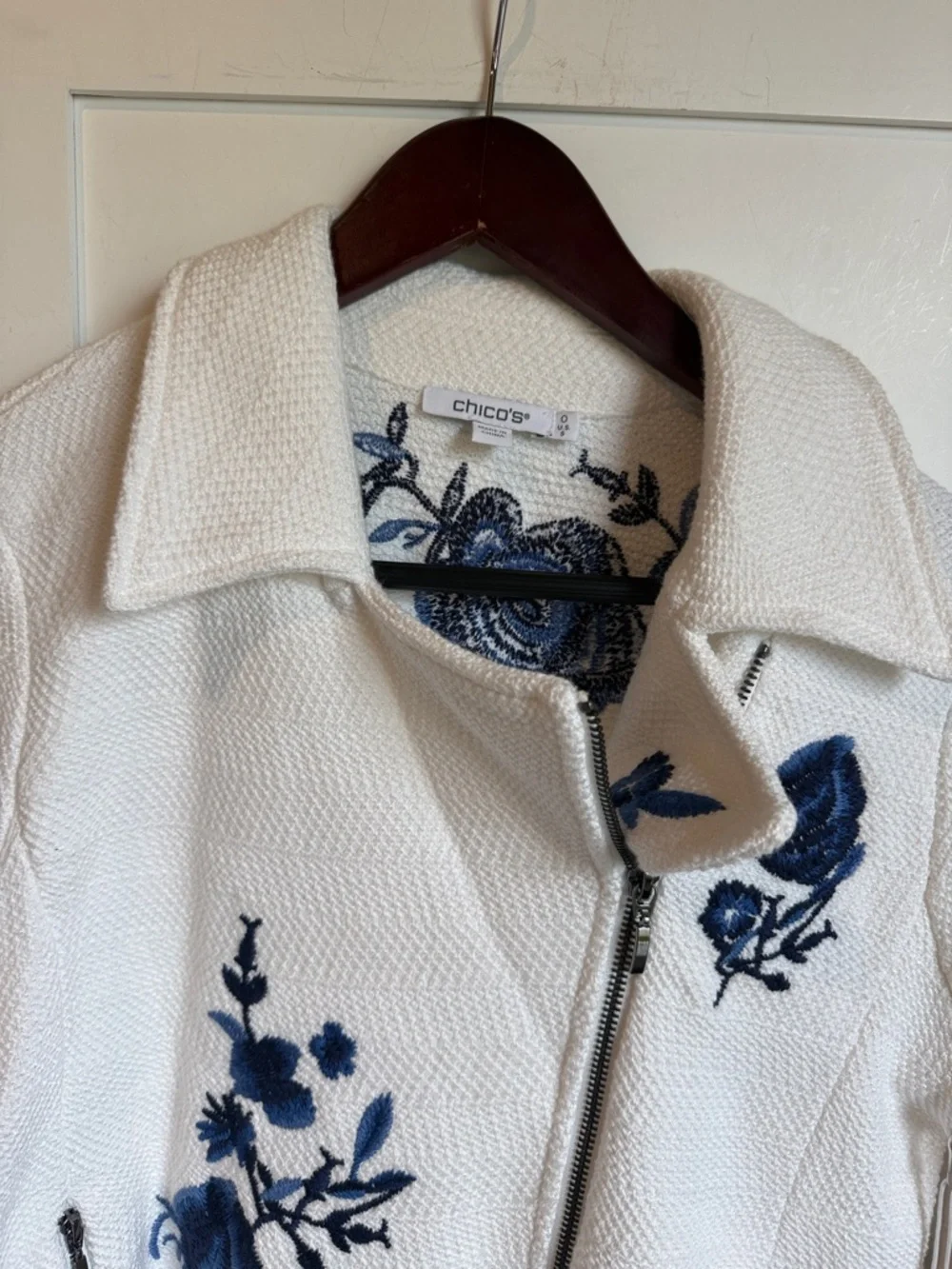 Nwt $169 Chicos Embroidered Cardigan Sweater Moto Jacket 0 2 - Picture 2 of 3